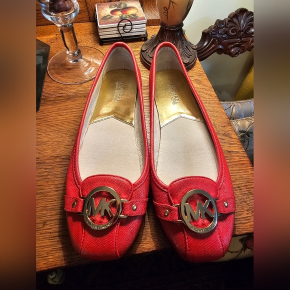Michael Kors Deep Orange Women's Flats - Picture 1 of 3